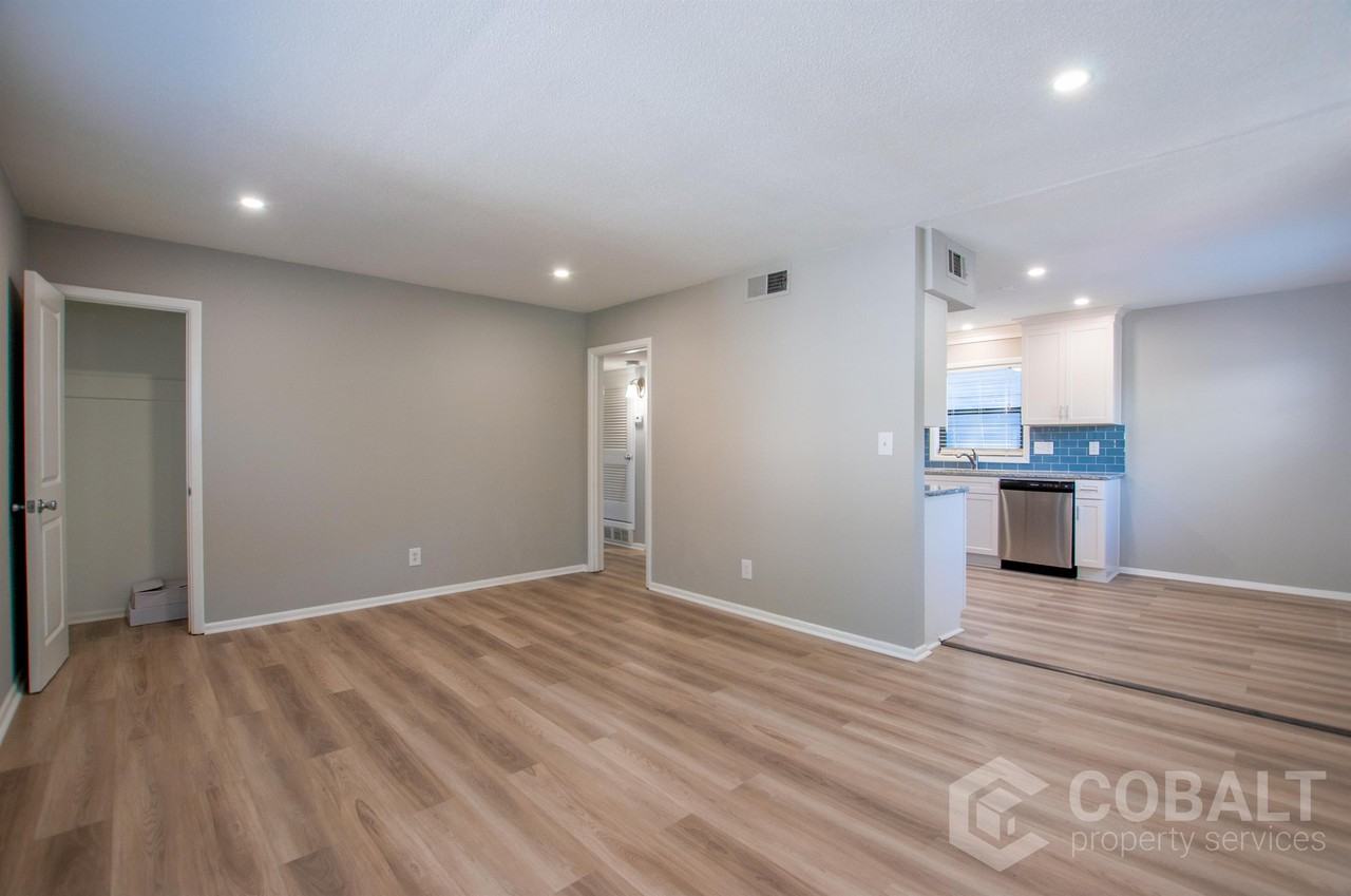 886 Saint Charles Ave Ne #2 - Photo 4 of 16
