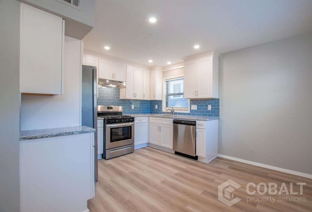 886 Saint Charles Ave Ne #2 - Photo 5 of 16