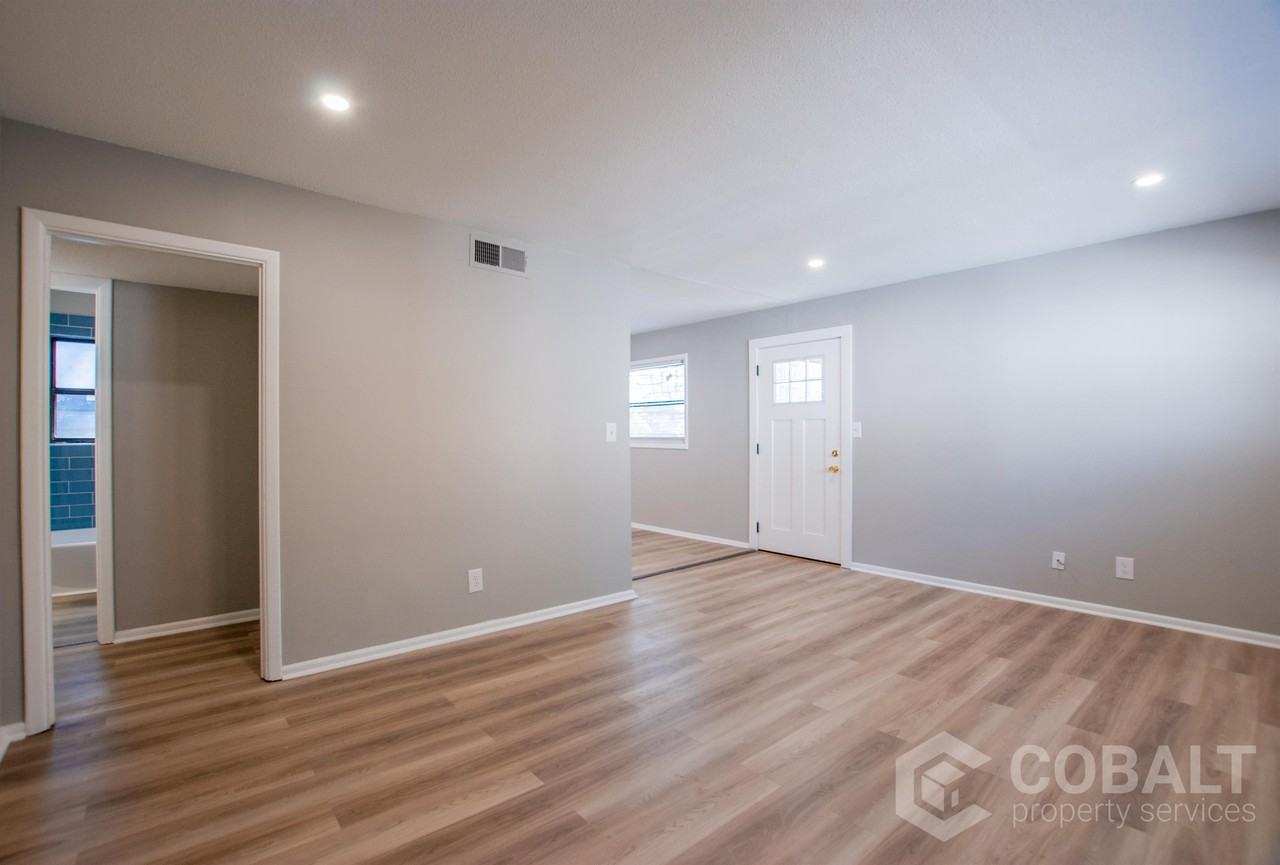 886 Saint Charles Ave Ne #2 - Photo 6 of 16