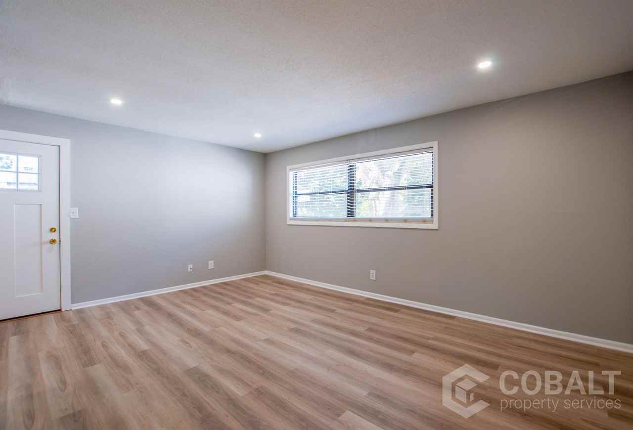 886 Saint Charles Ave Ne #2 - Photo 7 of 16