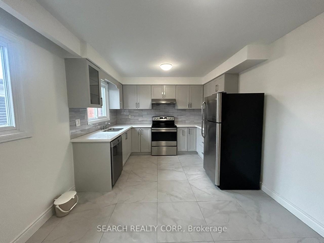 24 Beamsville Drive - Photo 3 of 8