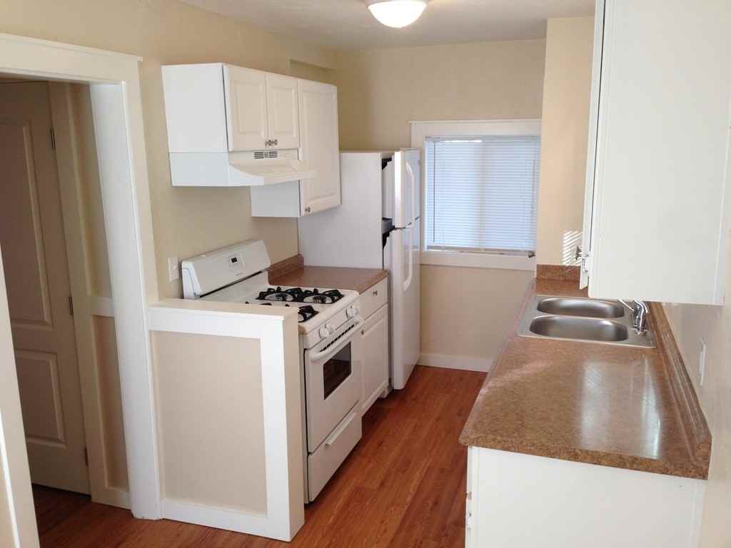 1636 Pine St #1 - Photo 3 of 11