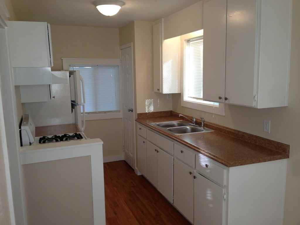 1636 Pine St #1 - Photo 4 of 11