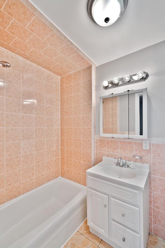 152 New York AveApartment 5 #05 - Photo 3 of 11