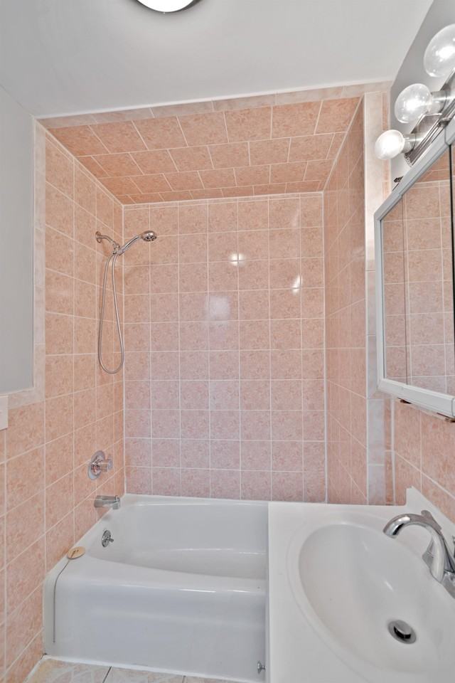 152 New York AveApartment 5 #05 - Photo 4 of 11