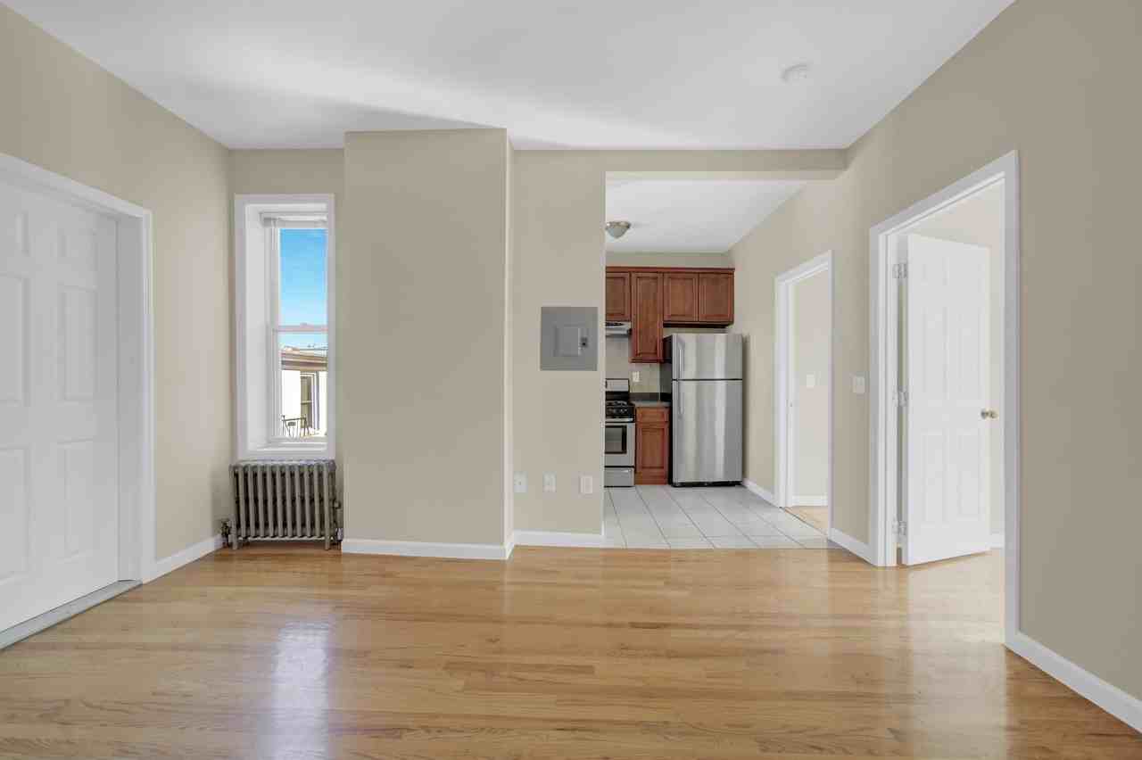 152 New York AveApartment 5 #05 - Photo 5 of 11