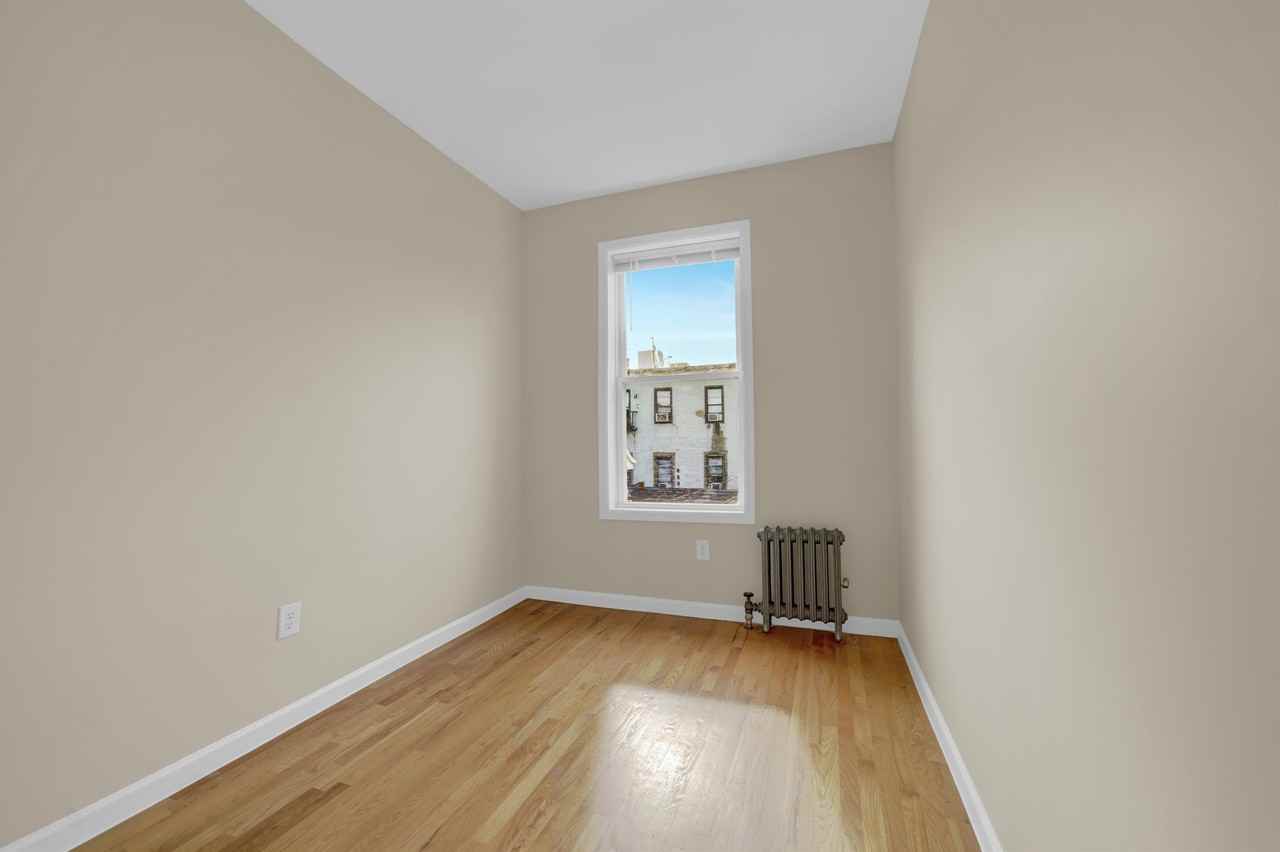 152 New York AveApartment 5 #05 - Photo 7 of 11