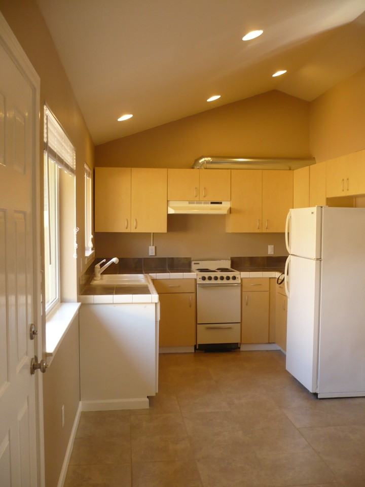 227 Nw 11th St #1-2 - Photo 3 of 22