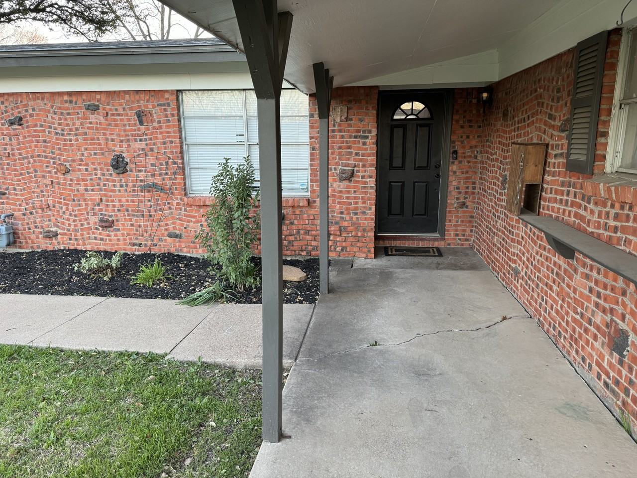 2700 W Fuller Ave #NA - Photo 3 of 27