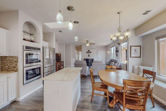 1019 Desert Willow Ct #NA - Photo 3 of 32