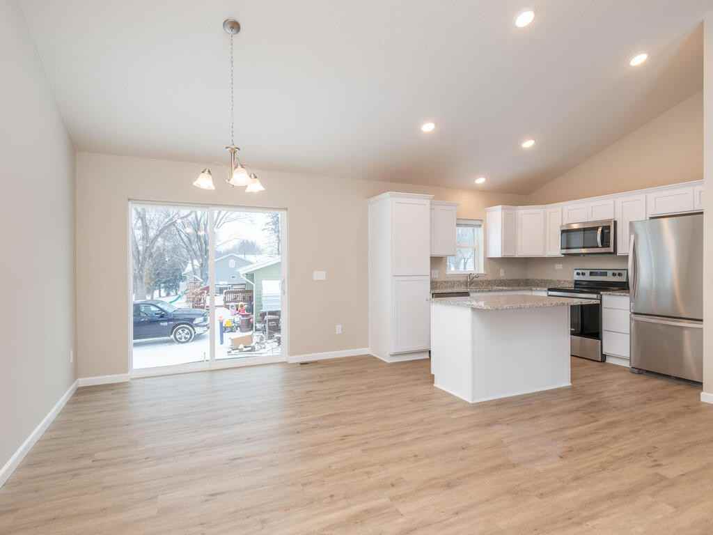 809 Southview St Se #NA - Photo 2 of 17