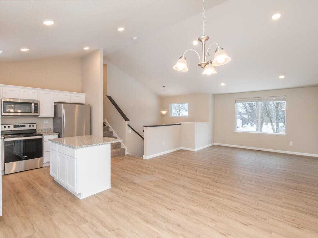 809 Southview St Se #NA - Photo 3 of 17
