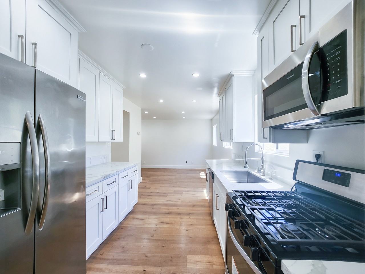 2917 N Coolidge Ave #3 - Photo 3 of 16