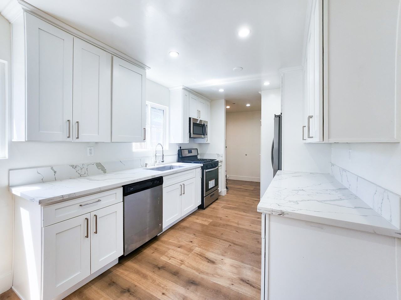 2917 N Coolidge Ave #3 - Photo 4 of 16