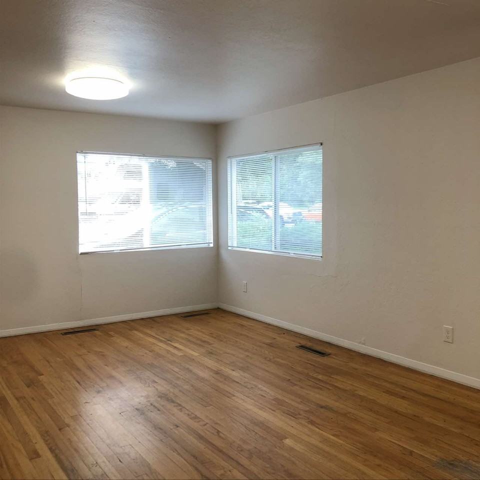 1017 W Mulberry St #1 - Photo 3 of 15