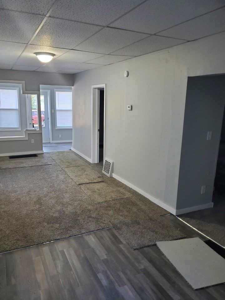 310 E 9th St #1 - Photo 4 of 15