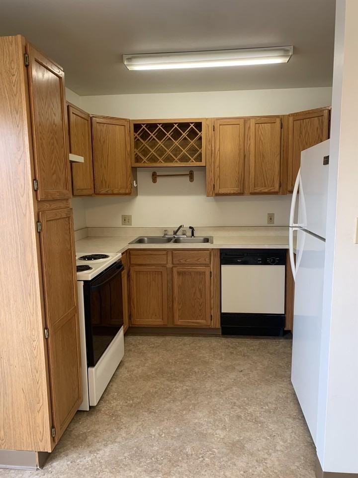1662 Jefferson St #A - Photo 2 of 10