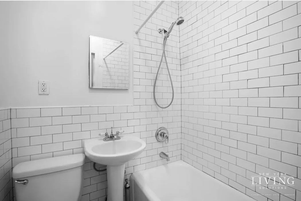 48 Greenwich Ave #1AS - Photo 3 of 4