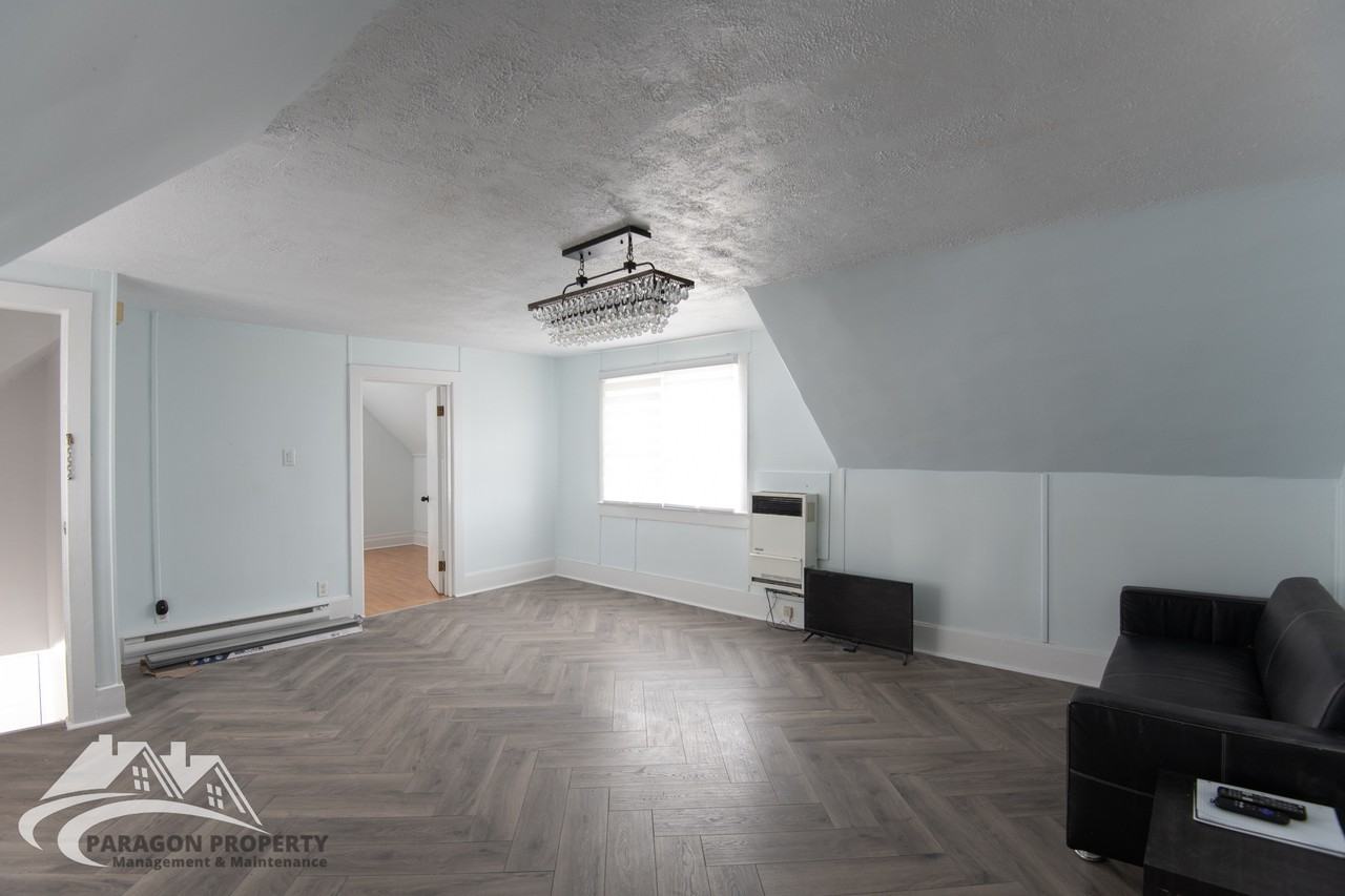 403 Wallace St - Photo 2 of 12