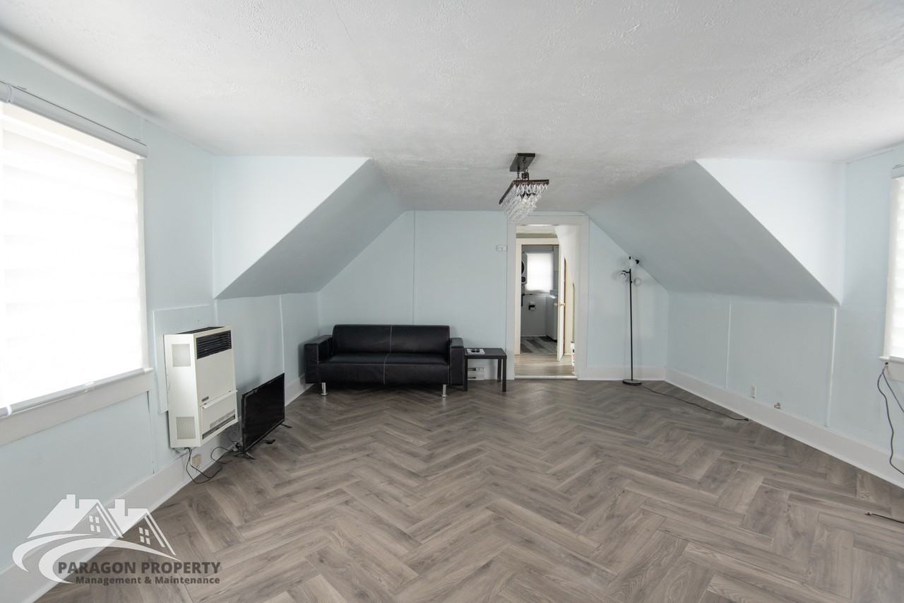 403 Wallace St - Photo 3 of 12