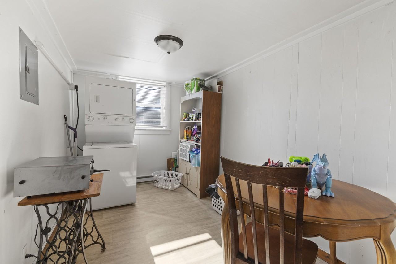 15 Sherman Avenue West #15 - Photo 3 of 14