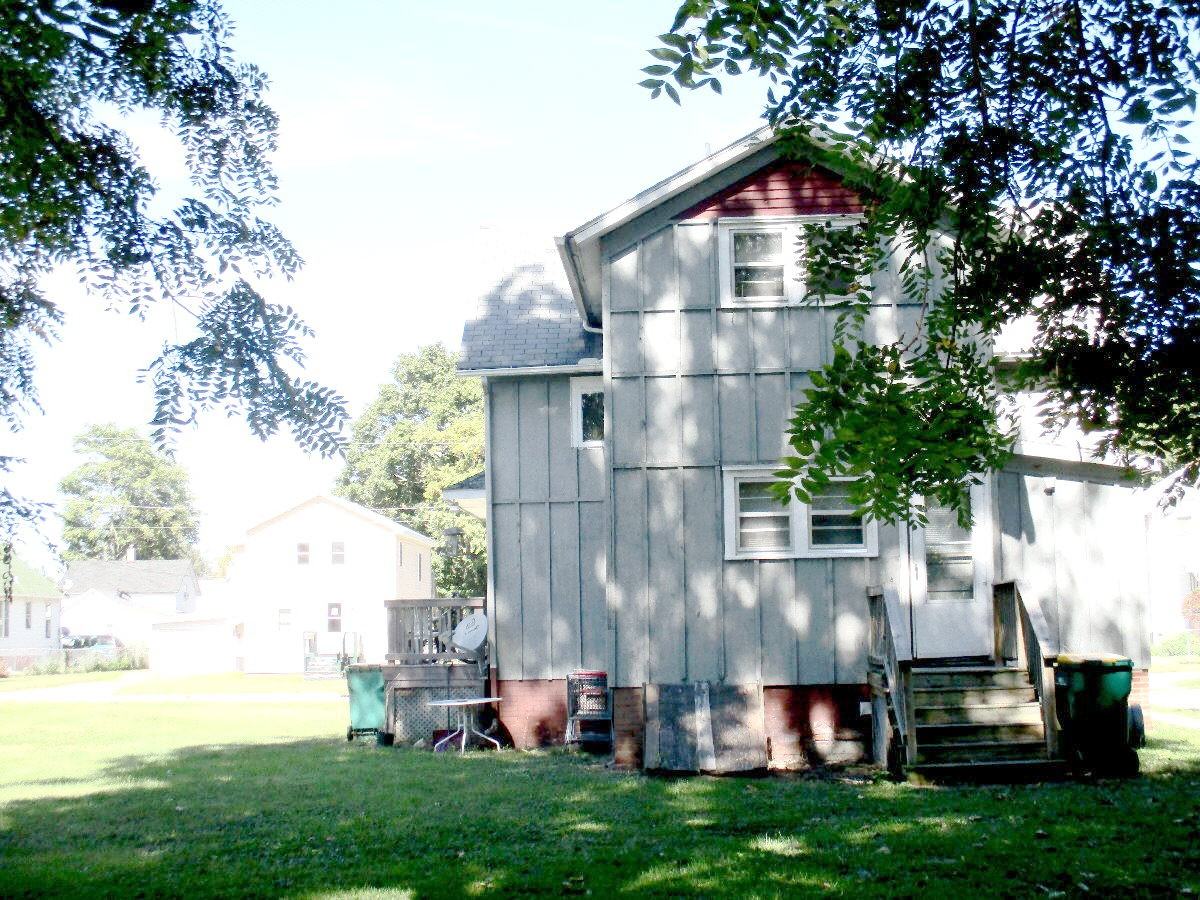 1040 E Berrien St - Photo 3 of 7