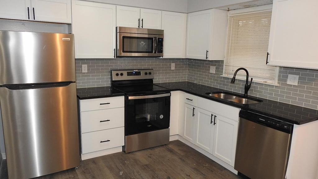 6903 Orchard St - Photo 3 of 14
