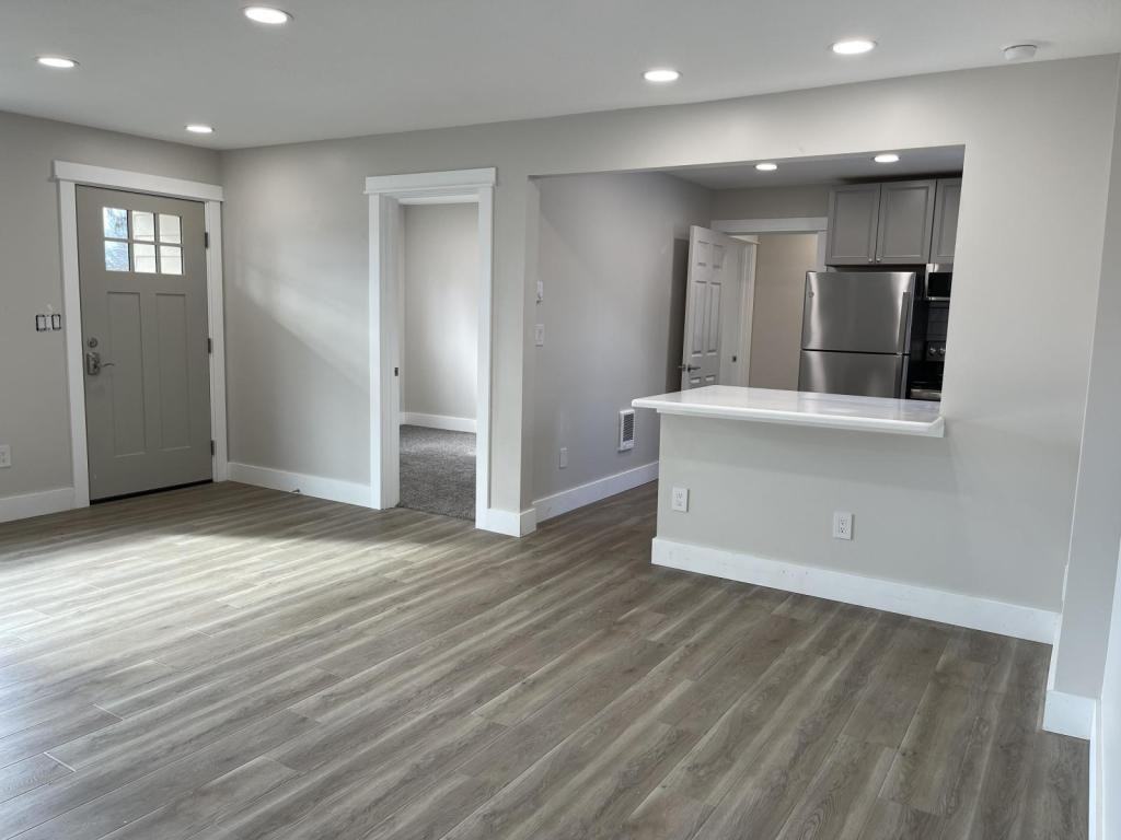 2260 S 10th St W - Photo 4 of 13