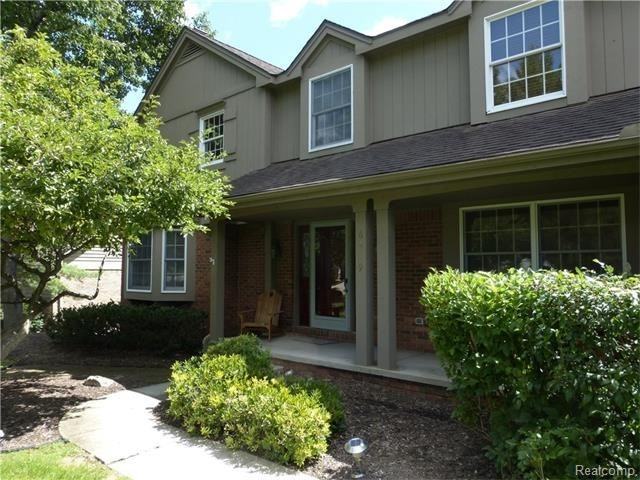 6559 Park Valley Dr - Photo 2 of 45