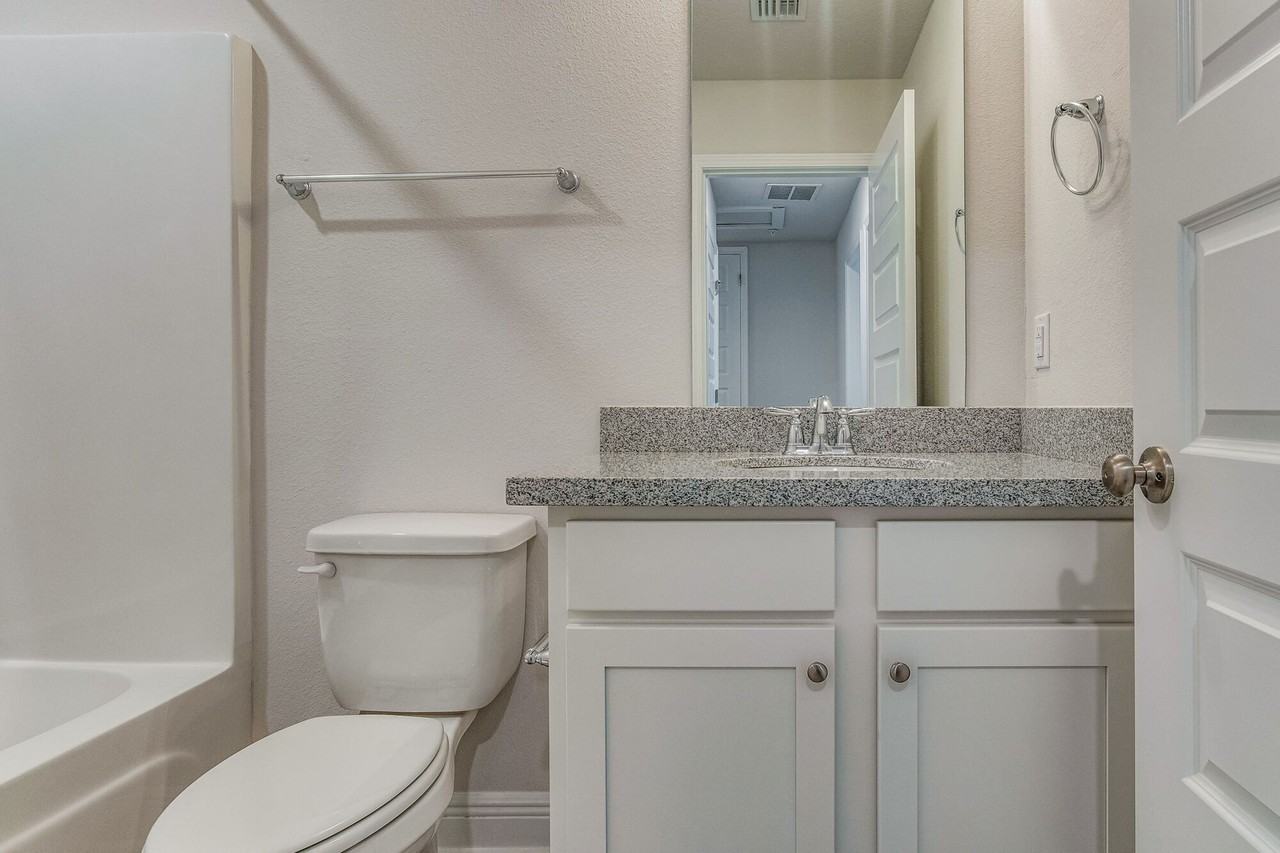 9807 Fowler Ave - Photo 2 of 27