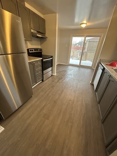 387 Anne St N - Photo 2 of 14