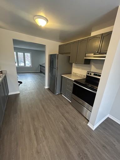 387 Anne St N - Photo 3 of 14