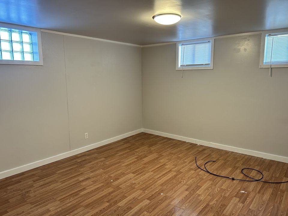 636 1/2 Avenue B - Photo 2 of 6