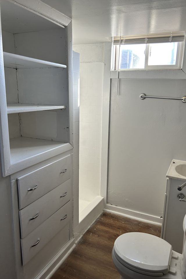 636 1/2 Avenue B - Photo 4 of 6