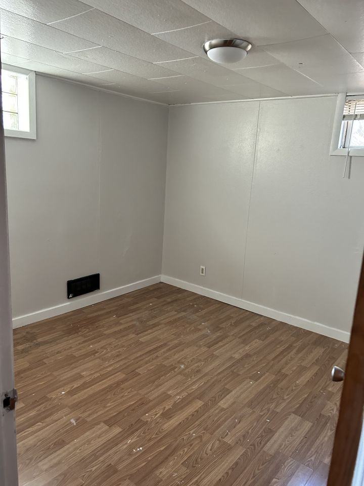 636 1/2 Avenue B - Photo 5 of 6