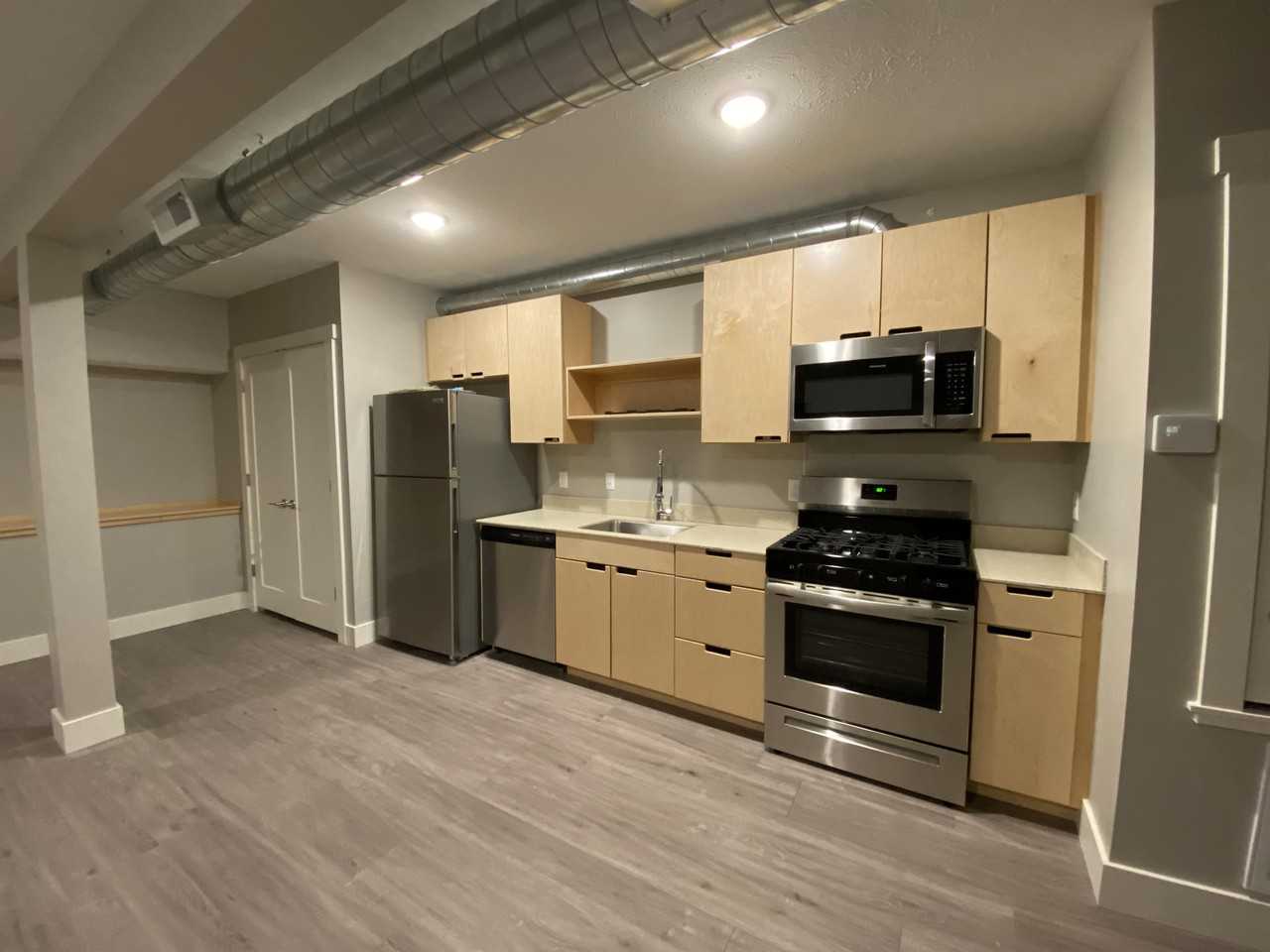 619 Emerald Ave Ne #2 - Photo 5 of 10