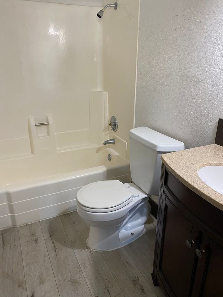 2504 E Thayer Ave - Photo 4 of 5