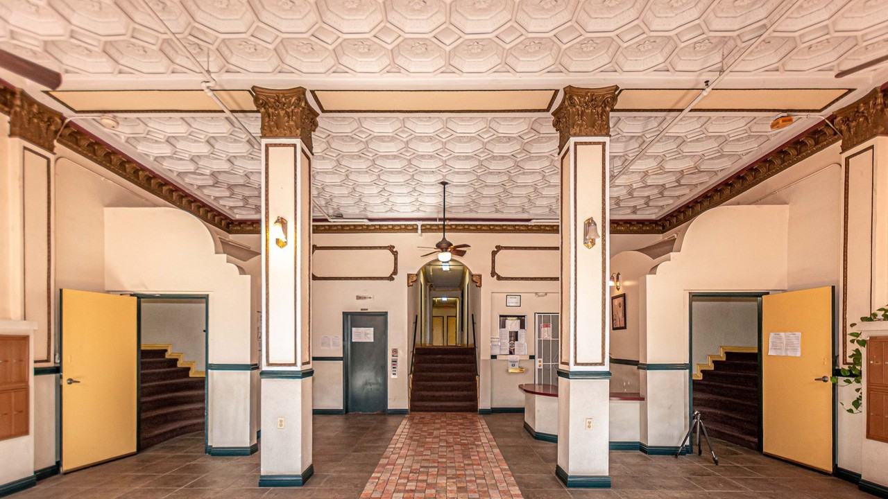 1209 S. Lake Street - Photo 2 of 20