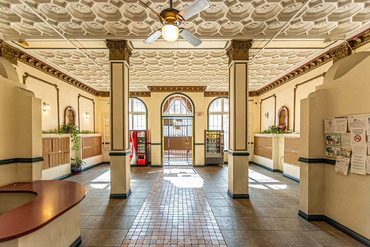 1209 S. Lake Street - Photo 4 of 20