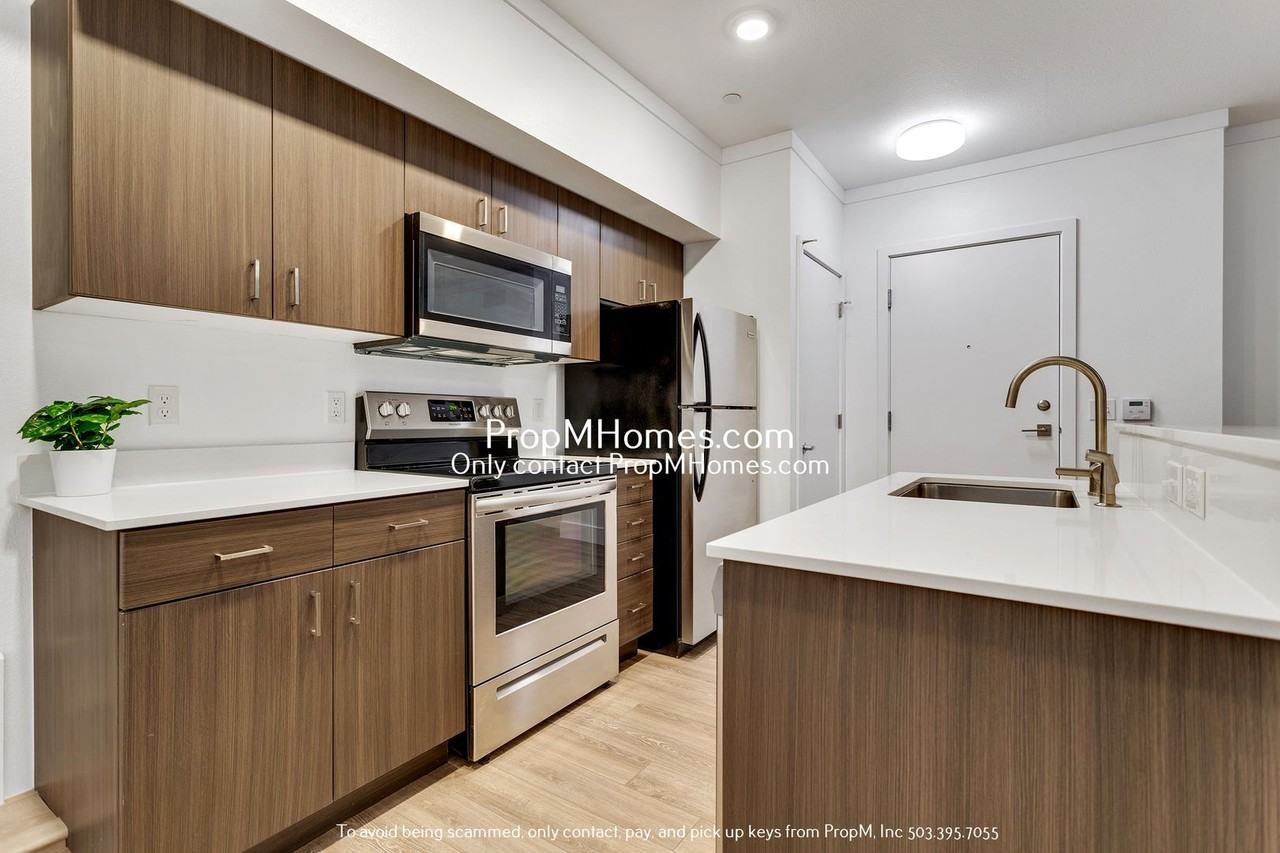 1825 Se 50th Ave #301 - Photo 5 of 18