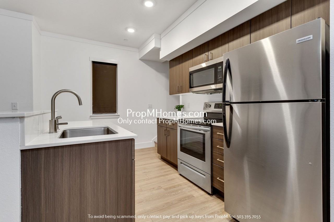 1825 Se 50th Ave #301 - Photo 4 of 18