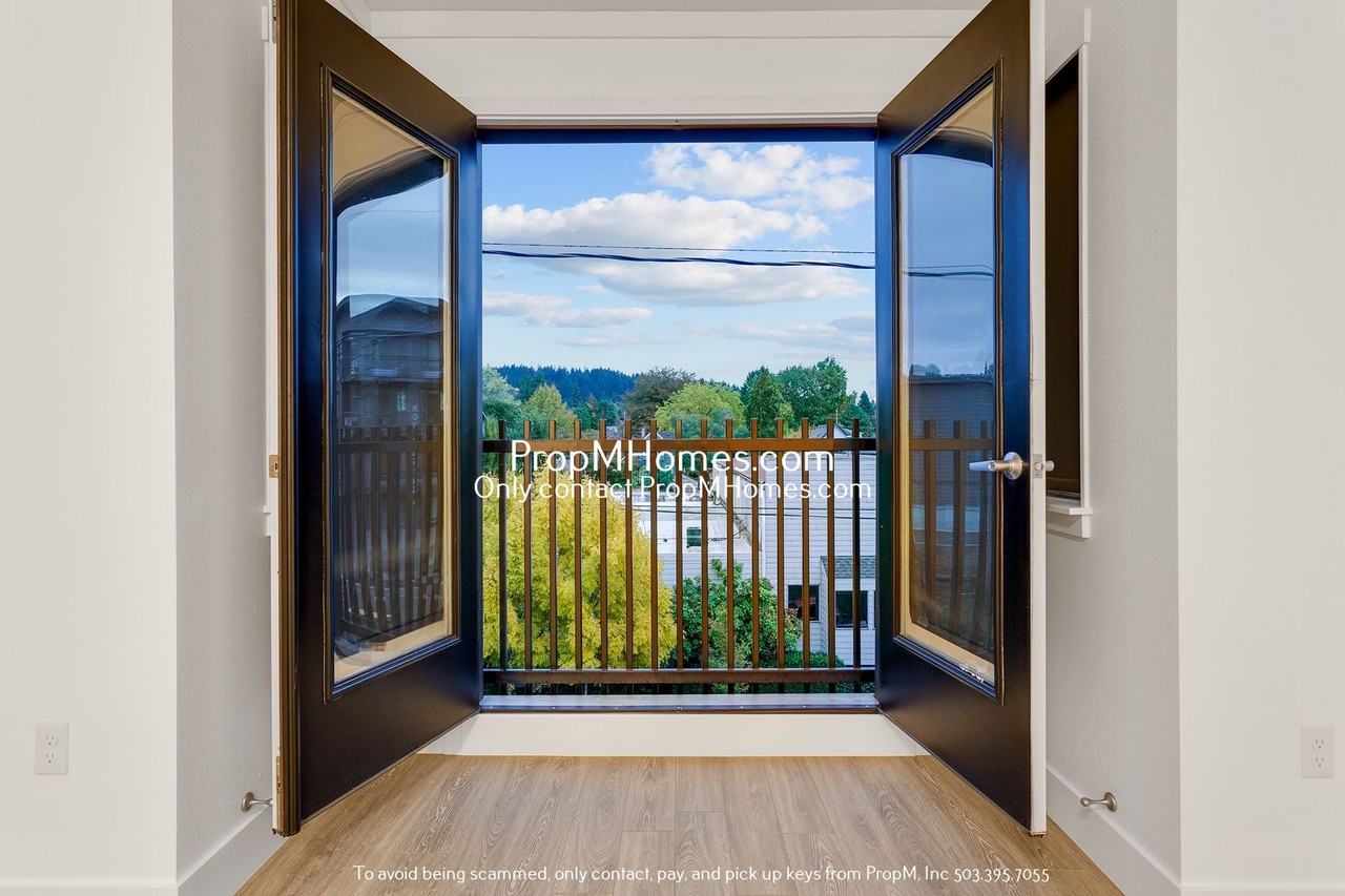 1825 Se 50th Ave #301 - Photo 2 of 22