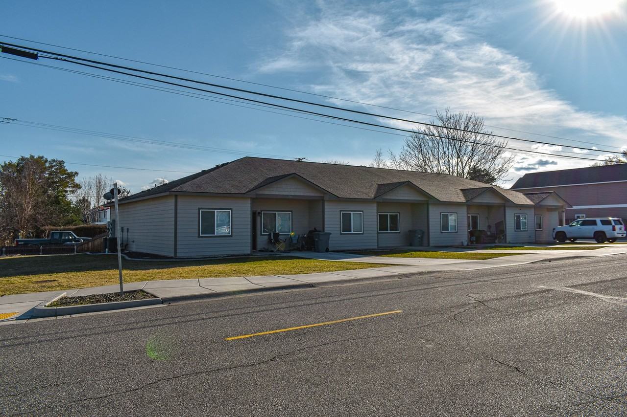 Townhouse Four - Photo 3 of 3