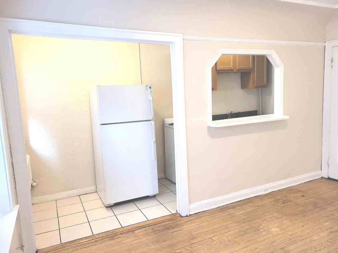 1527 Marshall - Photo 7 of 50