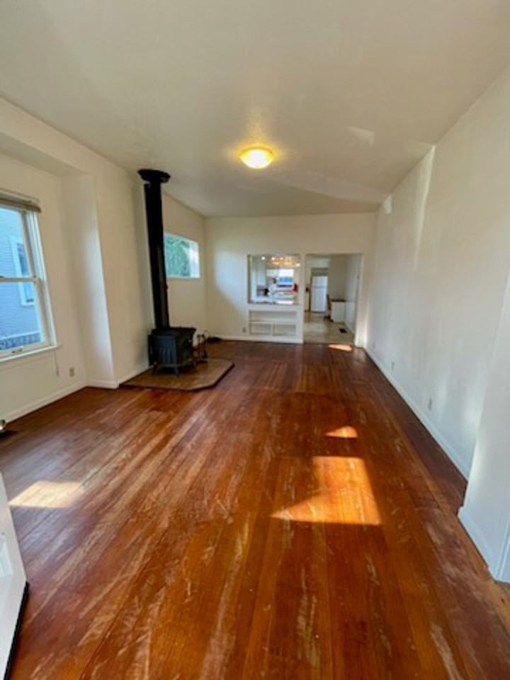 1693 J St - Photo 3 of 22