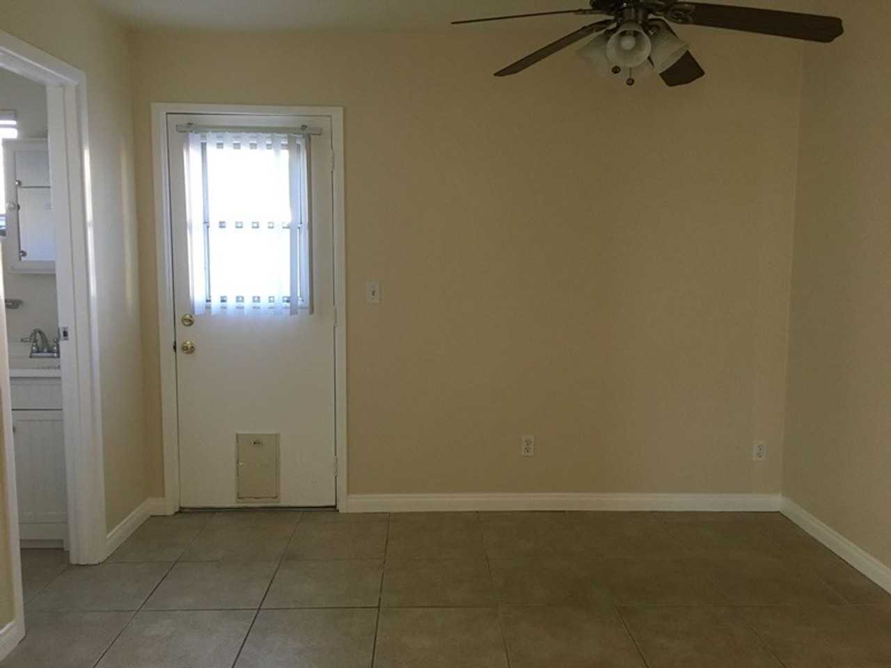 3rd Street - 980 - Photo 2 of 8