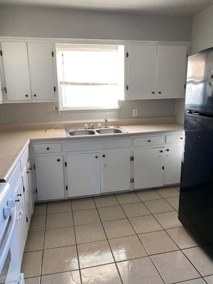 1113 NW Euclid - Photo 2 of 5