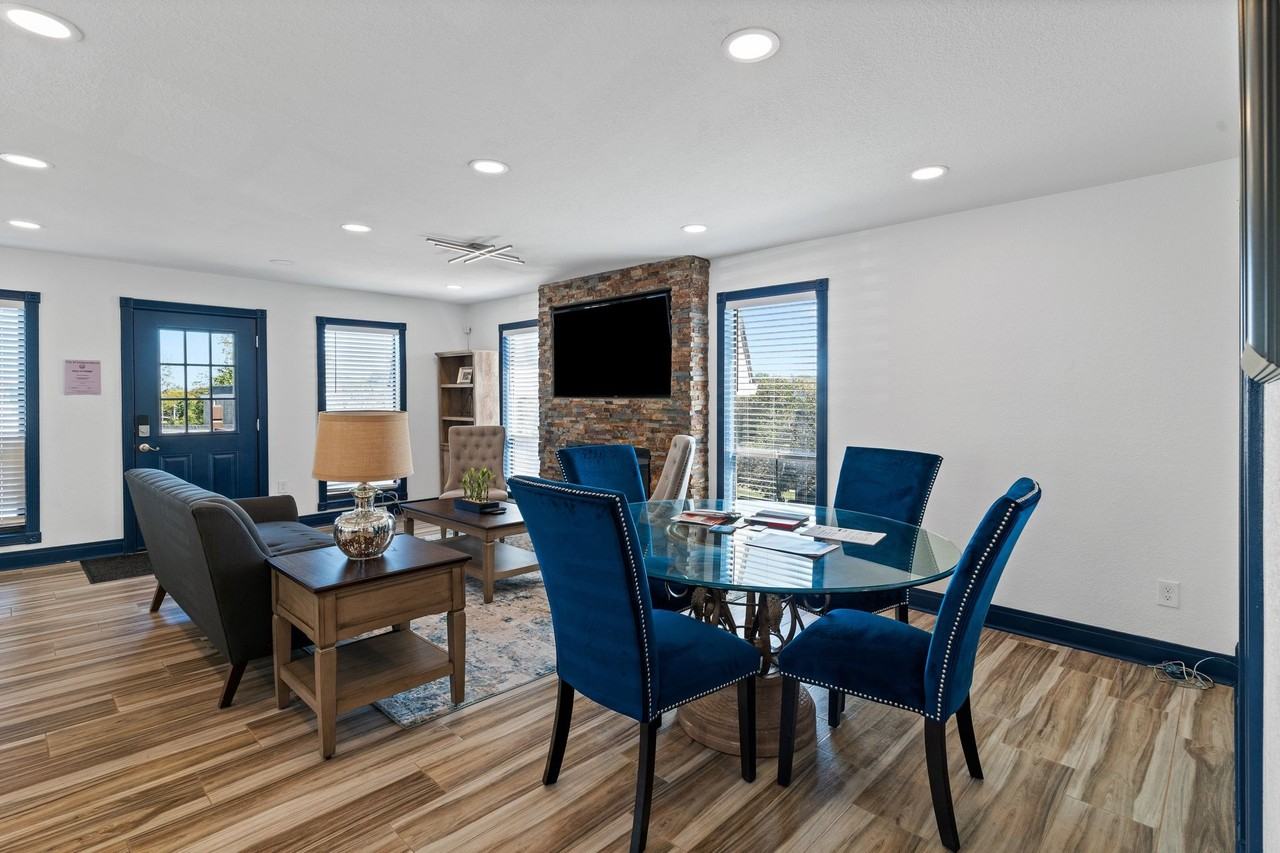 Coventry Park KC Apartments LLC - Photo 2 of 21