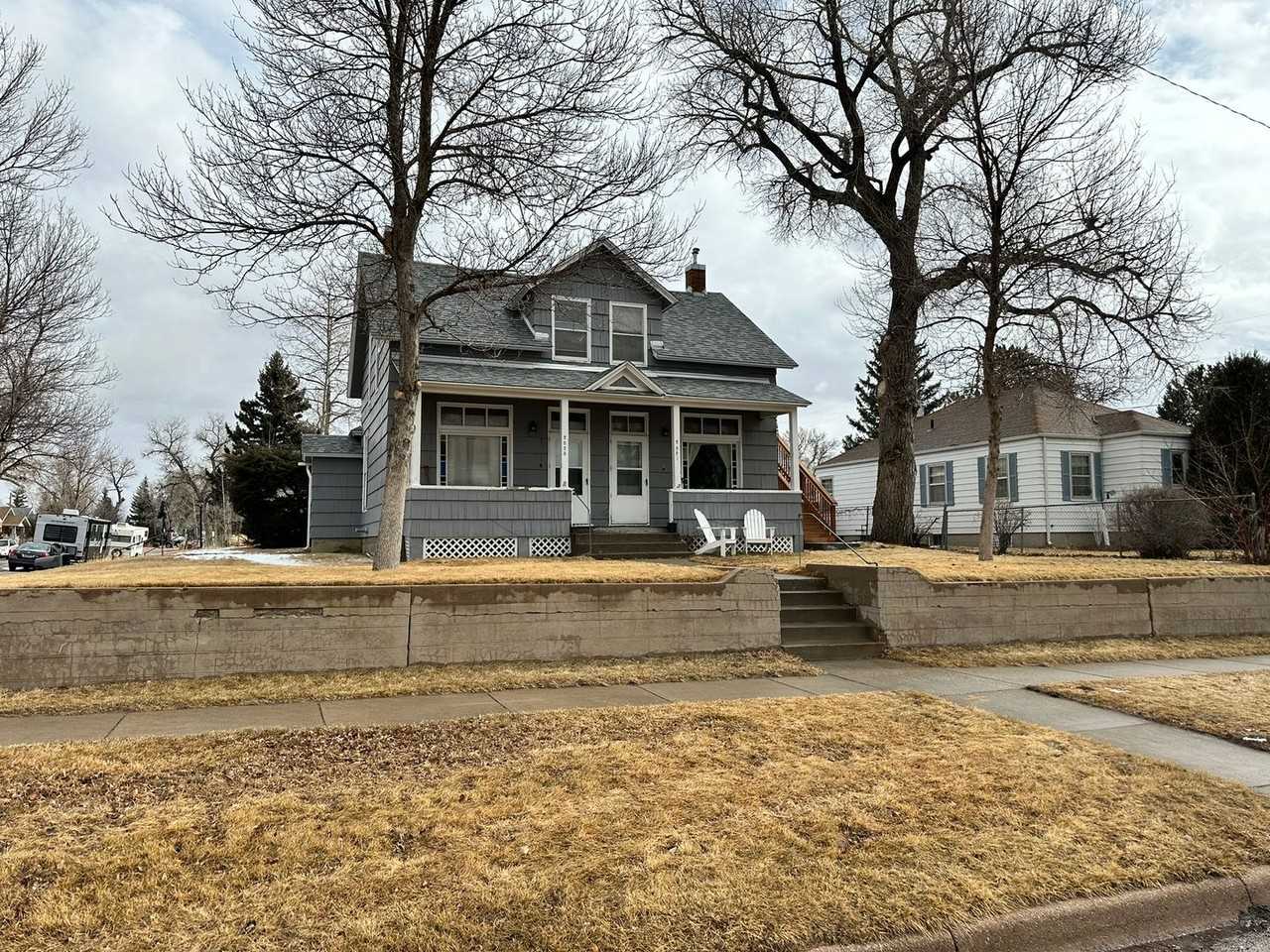 401 East 26th Street & 2521 Evans Ave - Photo 2 of 14