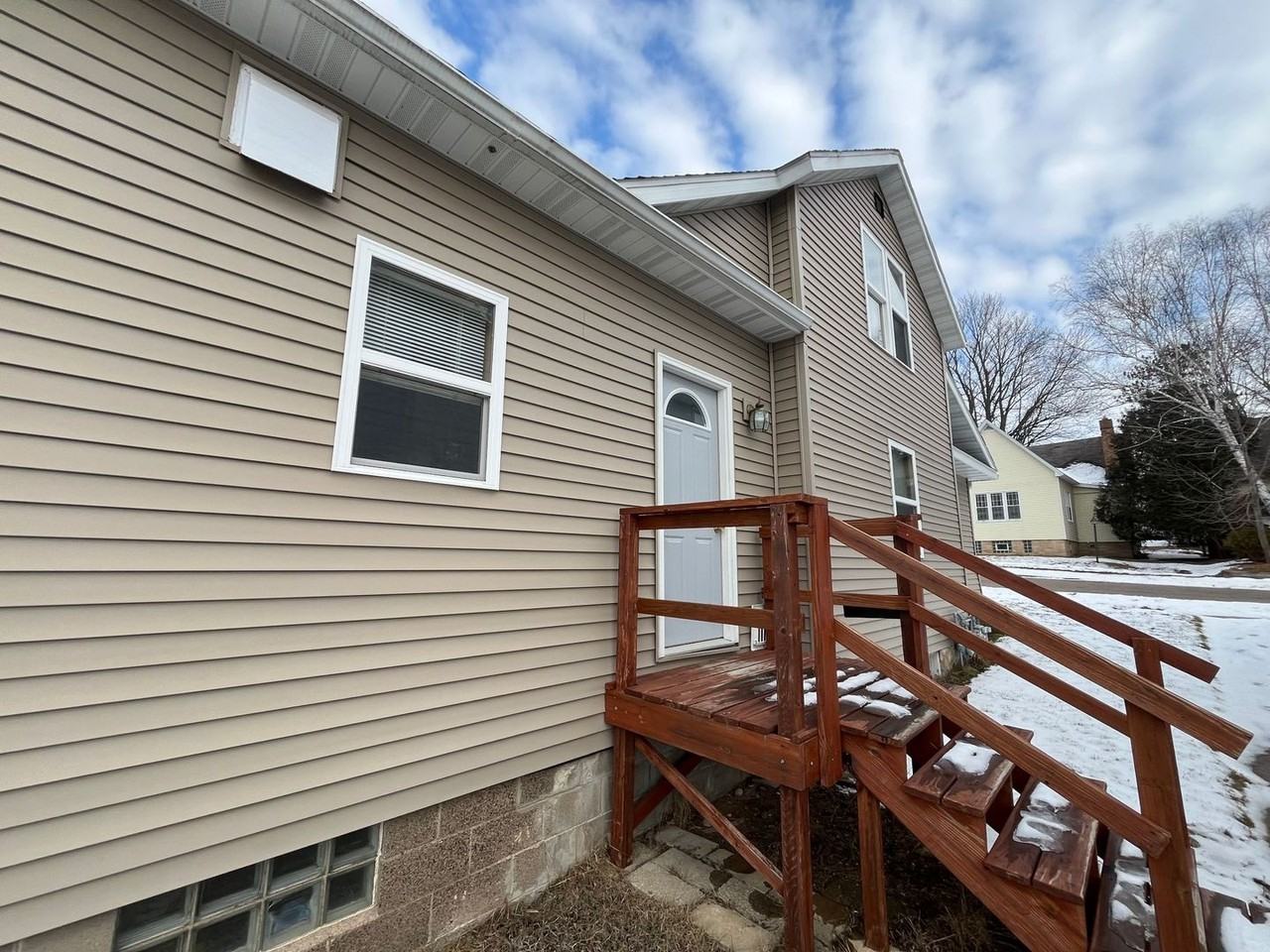 302 N Genesee St - Photo 2 of 16
